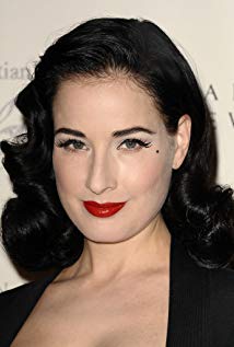 How tall is Dita Von Teese?